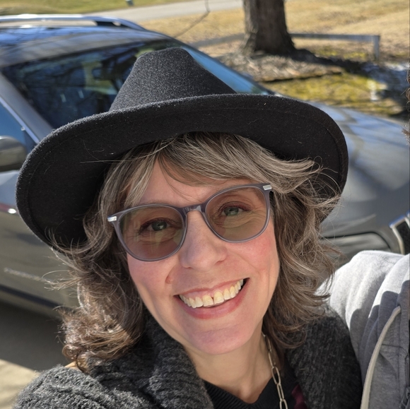 Meet your Posher, Amy - Picture 1 of 1